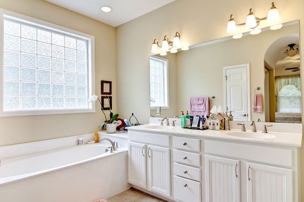 4 Expert Tips For Choosing Your Bathroom Cabinets